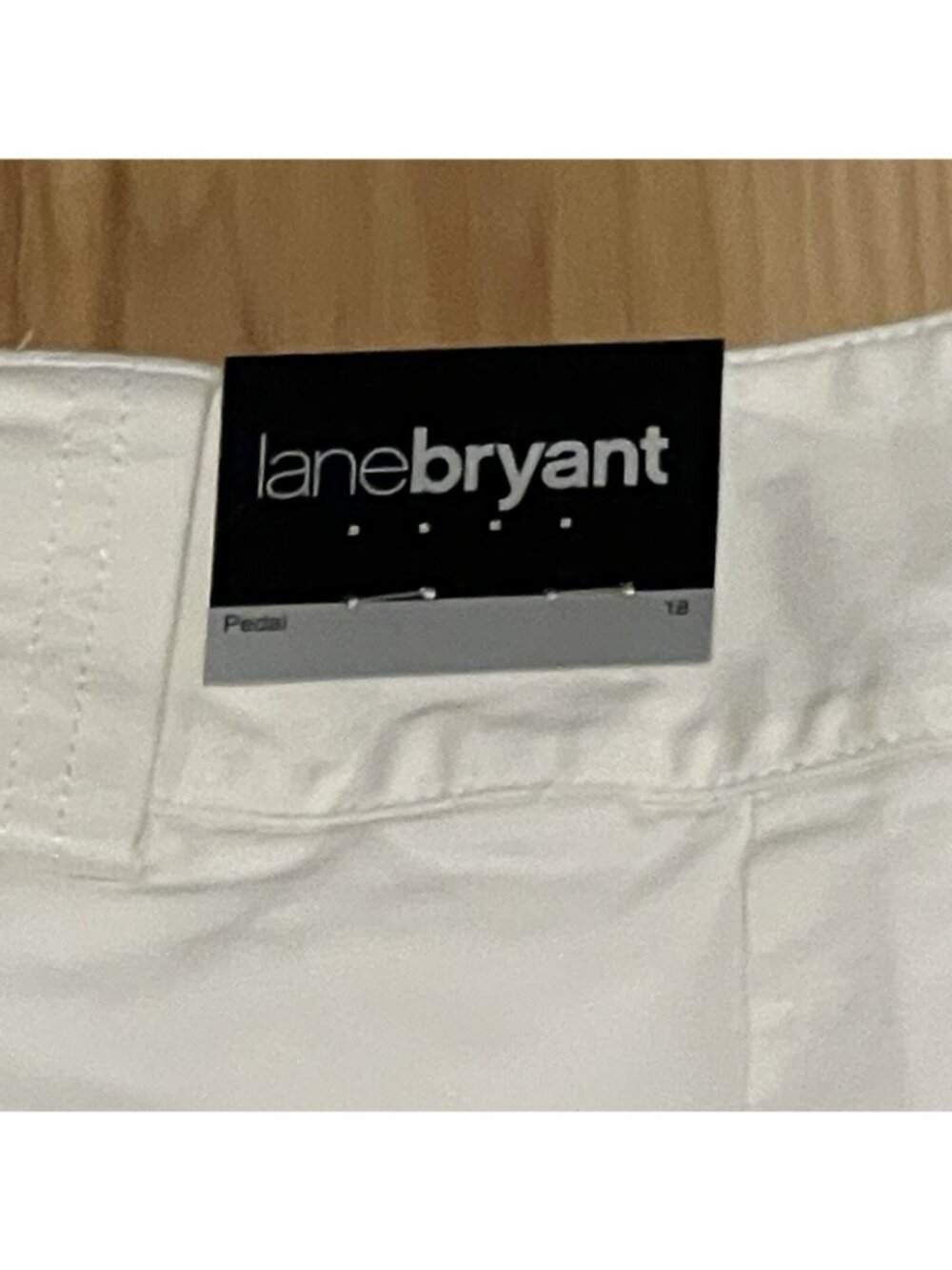 White Shorts Women’s 18 Lane Bryant Secret Slimmer 5 Pocket NWT - Picture 5 of 12